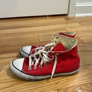 red converse!